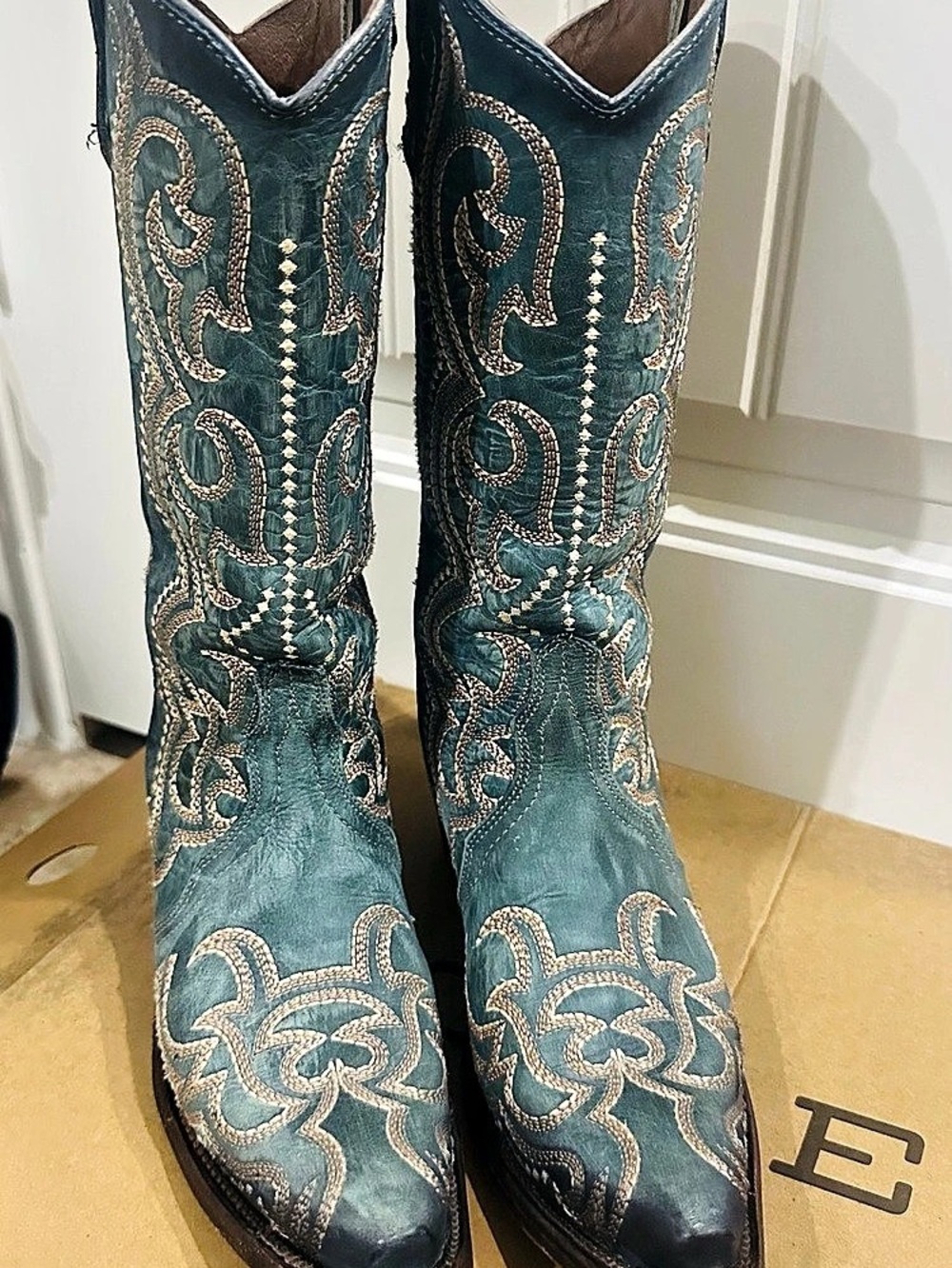 Corral Western-style embroidered cowboy boots Embroidered Western Boots in Blue